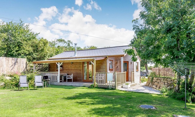 Constantine Cottage | LOWENNA, pet friendly, with a garden in Constantine