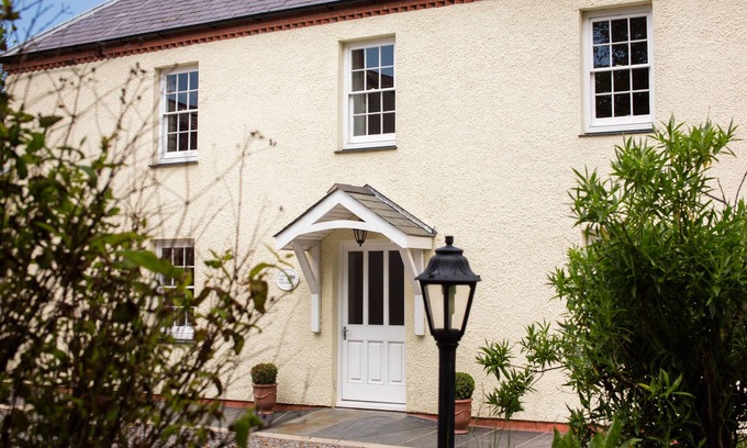 Pembroke Apartment | Lower Old Farmhouse, Portclew Cottages