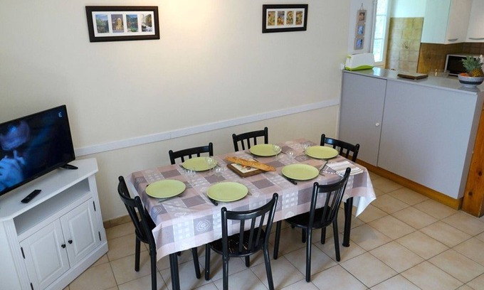 Bagneres-de-Luchon House | Luchon: Maison 3 Chambres avec Jardin et Terrasse, Proche Marché & Télé-cabine - Animaux Admis