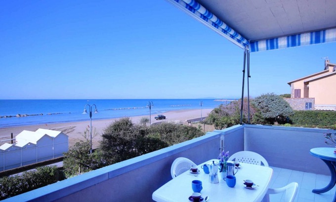 Castiglione della Pescaia House | Luciana 1p, terrace with sea view and parking spot