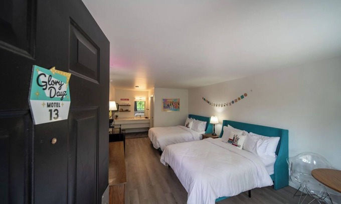 Eureka Springs Resort | Lucky Number 13 is so Gorgeous, your heart hands will be showing!