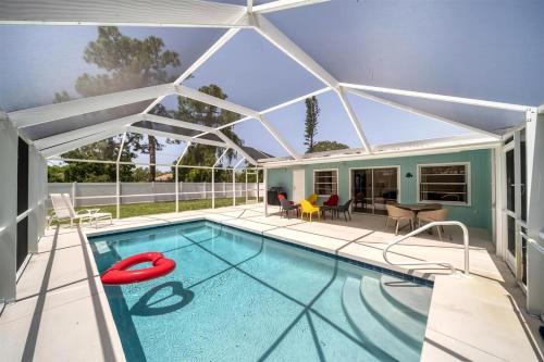 South Venice House | Lucky Vacation Homes - Fun Venice Beach Pool Villa with Bikes Kayaks & More