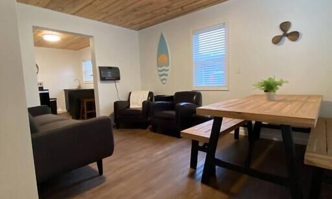Ludington Apartment | Ludington Ave Suite 3-Blocks from downtown!