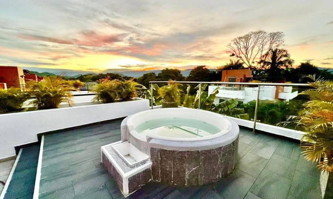 Anapoima House | LUJOSA CASA CON JACUZZI ANAPOIMA (Conjunto Cerrado)