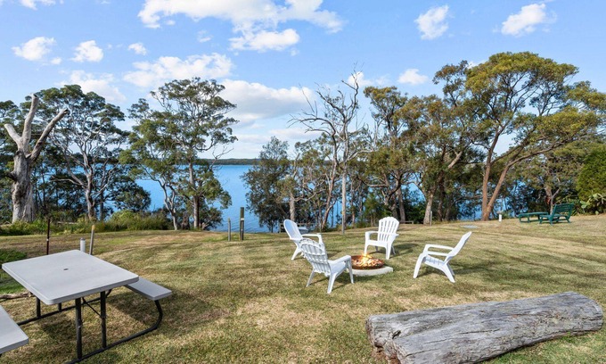 Silverwater House | Luminara Lago 6br Waterfront Retreat with Pool at Silverwater