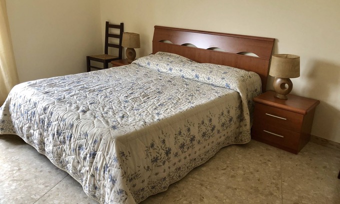 Fondi Apartment | Luminoso appartamento con 2 camere da letto, Fondi