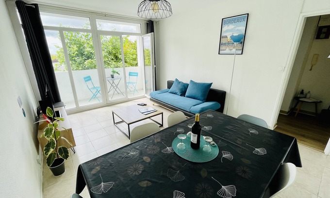 Cenon Apartment | luminous apartment with parking near the city center