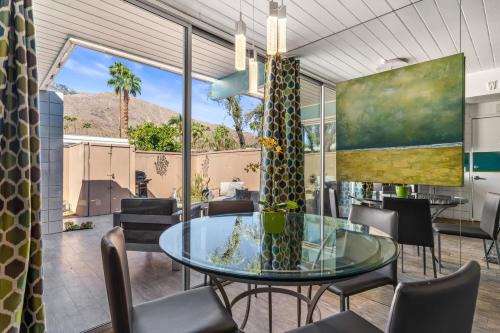 Twin Palms House | Luminous Ocotillo Bungalow