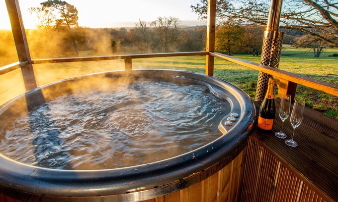 Chiddingstone Hoath Hotel | Luna Domes