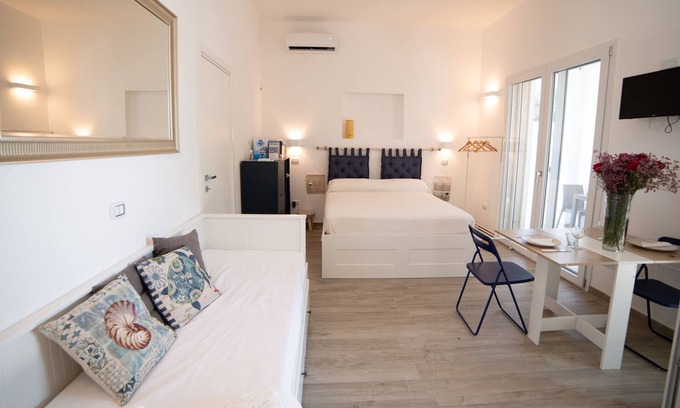 Punta Prosciutto Villa | Lupa Di Mare - Ostro (Deluxe studio apartment with garden)