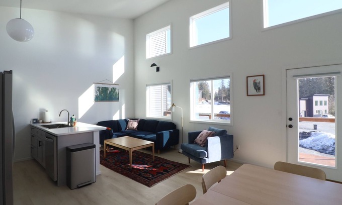 Seward House | Lupine Lodge with Mountain Views