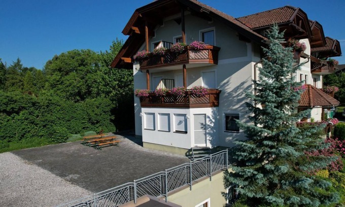 Drobollach am Faakersee Bed & Breakfast | Lupinienweg - Fewo Nr.8 - Ferienwohnungen Petschnig