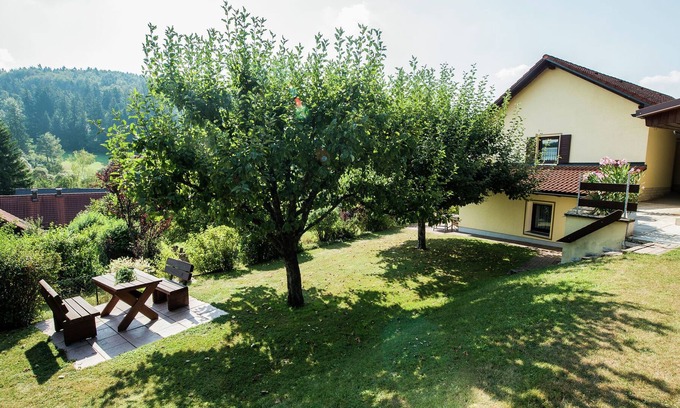 Plankenfels House | Luring Apartment in Plankenstein near Forest