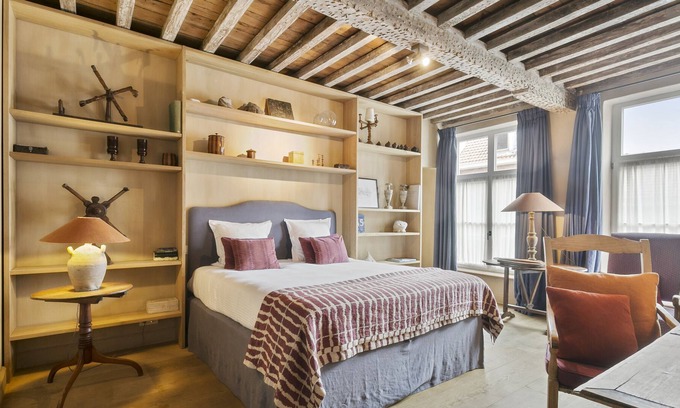 Historical Center Bruges Apartment | Lush apartment with terrace in the heart of Bruges