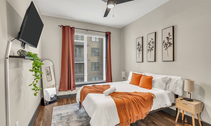 North Burnet Apartment | Lux 1BR Alongside Q2 & Domain With Pool, Gym and Free Parking