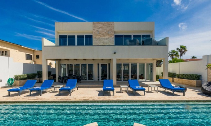 Opal House | LUX 2BR Pool 5mins Beach | Villa Ocean by Bocobay