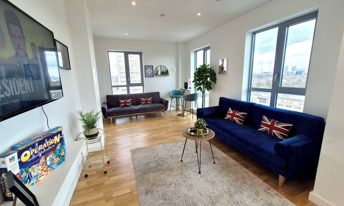 St. Mary's Park Apartment | Lux 3-Bedroom Battersea Penthouse w/3 Private Balconies near Clapham, Nine Elms