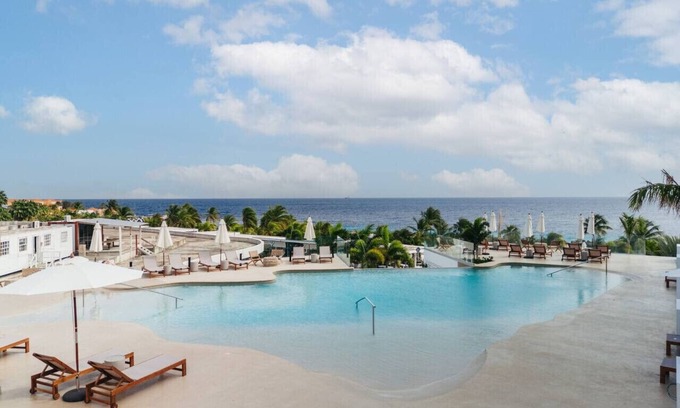 Willemstad Apartment | LUX 3BR Condo | Steps from Mambo Beach by Bocobay