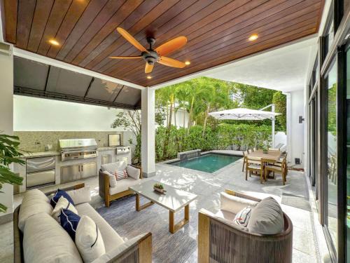 Coconut Grove House | Lux 4BR Retreat with Heated Pool, BBQ, and Bikes