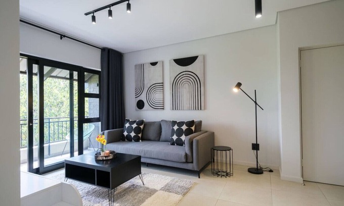 Greater Johannesburg Metropolitan Area Apartment | Lux Apartment with Views 91A