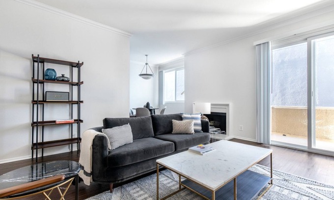 Beverly Grove Apartment | Lux Beverly Hills 1BR, nr Century City, The Grove by Blueground