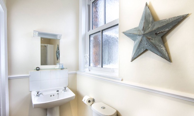 Truro Apartment | Lux Blu - Truro Station Apartment