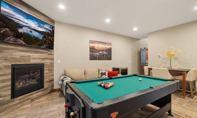 Country Club Estates Cabin | Lux Cabin | Hot Tub | Fire Pit