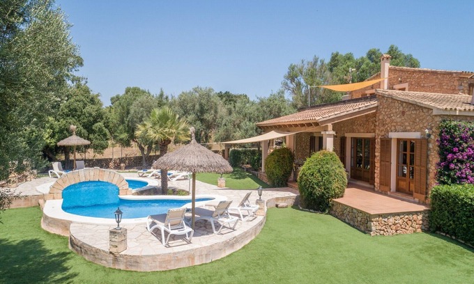 Sant Llorenc des Cardassar Villa | Luxury Villa with Pool & Jacuzzi