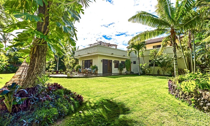 Kihei House | Lux family-friendly. Steps to beaches, restaurants & shopping.