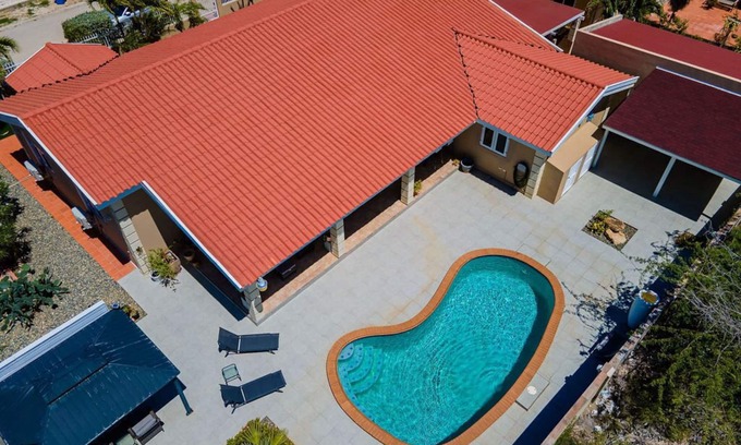 Moko Villa | Lux High-End Haven ~ Private Pool ~ Unique Decor