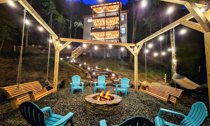 Boone Ski Chalet | Lux Home, Hot tub, Firepit, Game & Movie Rooms, Boone-12min