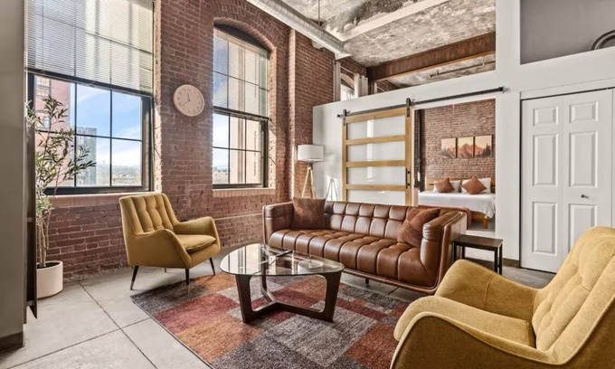 Strip District Apartment | Lux Industrial 2 Bedroom 2 Full Bath Strip District & River walk Near Downtown