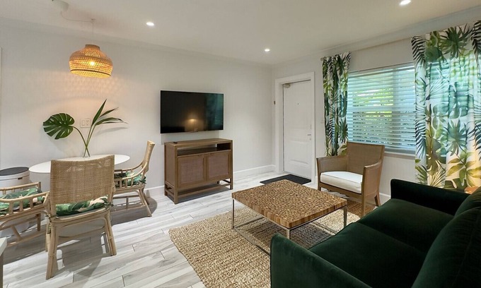 Delray Beach House | Lux King bed 2br 1bath, walk to everything