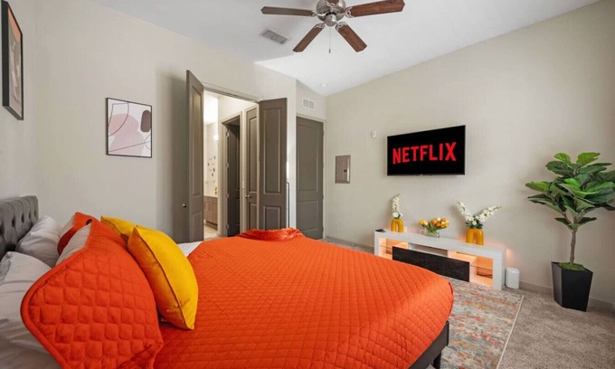 Cumberland Apartment | Lux King Suite 1 mile to Truist Park, Battery