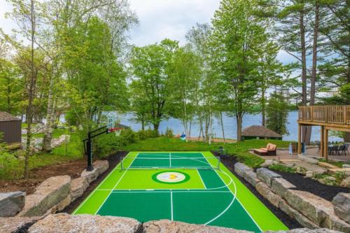Buckhorn House | LUX Lakefront Sleeps18 Pickleball HotTub Sauna Gym Arcade Basketball Volleyball