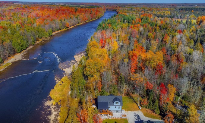 Cornell House | Lux Riverside Lodge w/Hot Tub Sleeps 12