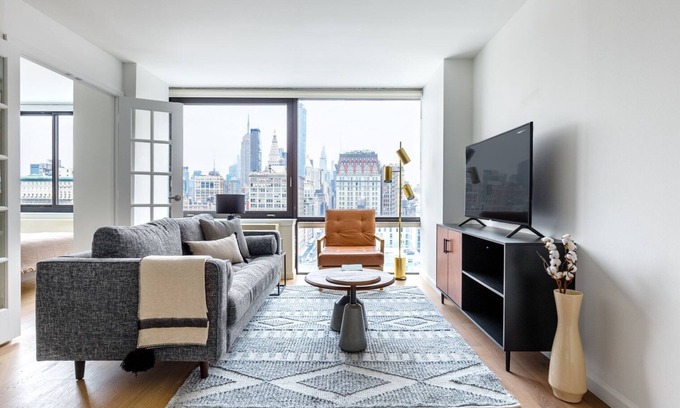 Union Square Apartment | Lux Union Square 1BR w/Gym, Doorman, across from Park, by Blueground