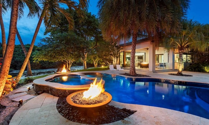 Birch Park Finger Streets Villa | Lux Villa with pool on the water w Beach Access