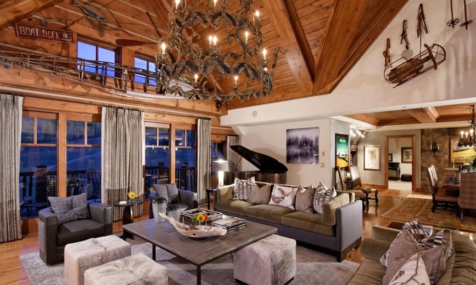 Avon Condo | Luxe 2-Story Ritz Penthouse | Ski In/Ski Out Chalet | Curated Stay
