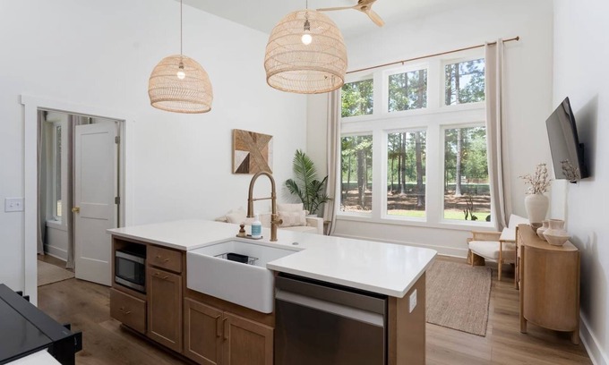 Wilmington House | Luxe 2BR Bungalow w/Fire Pit + Yoga Deck, Near Beaches + 10 min to DT