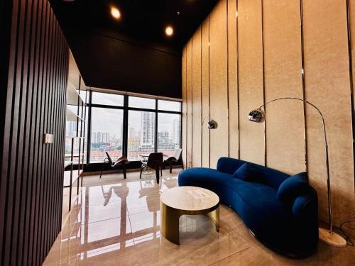 George Town Apartment | Luxe 3BR Seaview Escape Sleeps 10 Prime Location A29