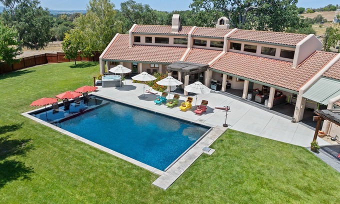 Atascadero House | Luxe 5-bedroom, sleeps 12, centrally located, spa, pool, EV, VIP amenities