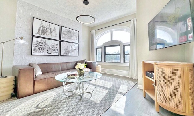 Bloomfield Apartment | Luxe Bloomfield Penthouse | Pitt/CMU/UPMC | Modern