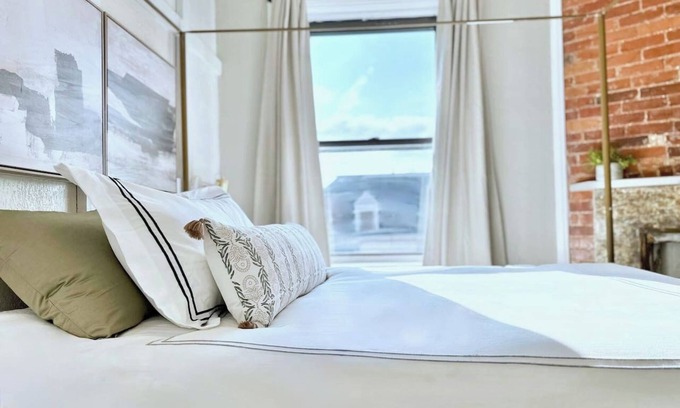 Bloomfield Apartment | Luxe Bloomfield Penthouse | Free Parking | Central