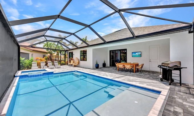 Pelican House | Luxe Canal Home, Boat Rental, Walk to Cape Harbour