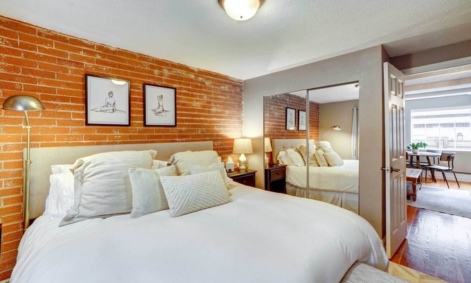 Cherry Creek Condo | Luxe Denver Condo w/Community Patio & Grill