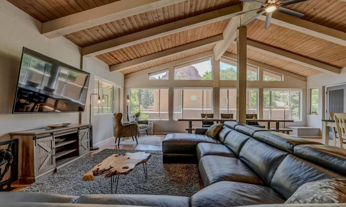 Sedona House | Luxe Huge Villa & Private Tavern (NEW!)