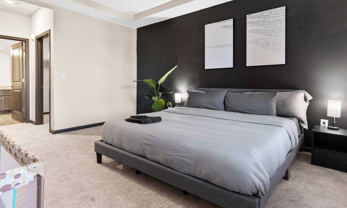 North Raleigh Apartment | Luxe King 3 Bedroom Suite in North Raleigh!