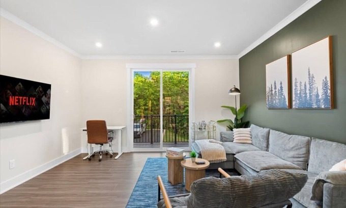 Charlotte House | Luxe King 3BR Townhouse Mins to Uptown CLT!