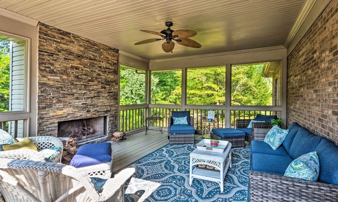 Jamestown Cottage | Luxe Lake Cumberland Retreat w/Decks on 1 Acre!